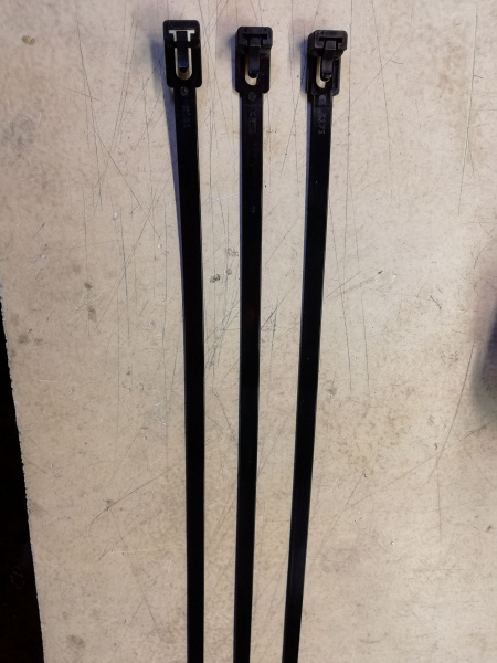 Kabelbinder ( Klebehilfe) 1:8 Buggy Reifen (4)